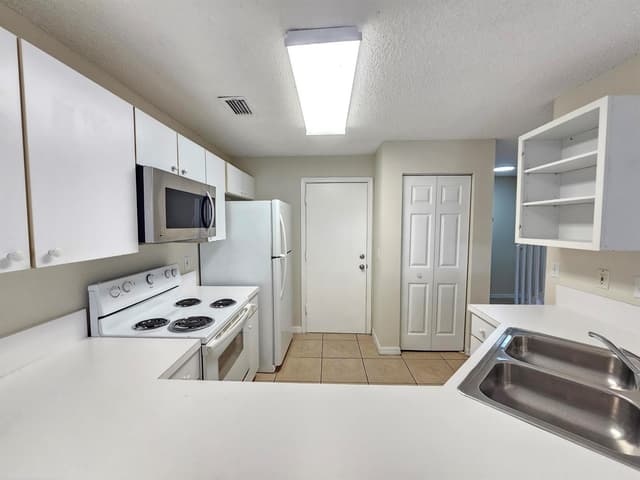 145 Fox Meadow Run, Jupiter FL 33458 - Jupiter, FL - Photo 6