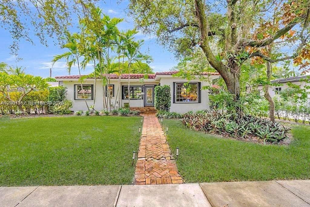 364 Navarre Dr, Miami Springs FL 33166 - Miami Springs, FL - Photo 1