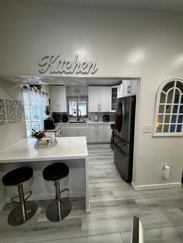 5836 NW 199th St, Hialeah FL 33015 - Hialeah, FL - Photo 6
