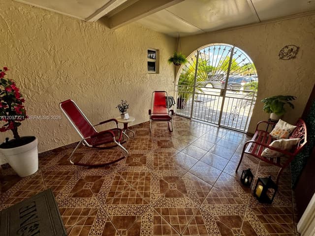 5836 NW 199th St, Hialeah FL 33015 - Hialeah, FL - Photo 4
