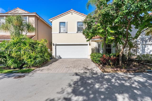 1960 Sweetbay Way, Hollywood FL 33019 - Hollywood, FL - Photo 2