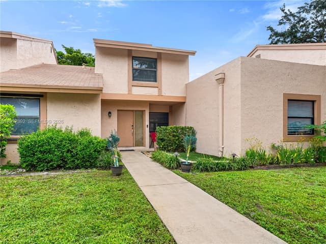 16 Chestnut Cir, Cooper City FL 33026 - Cooper City, FL - Photo 2