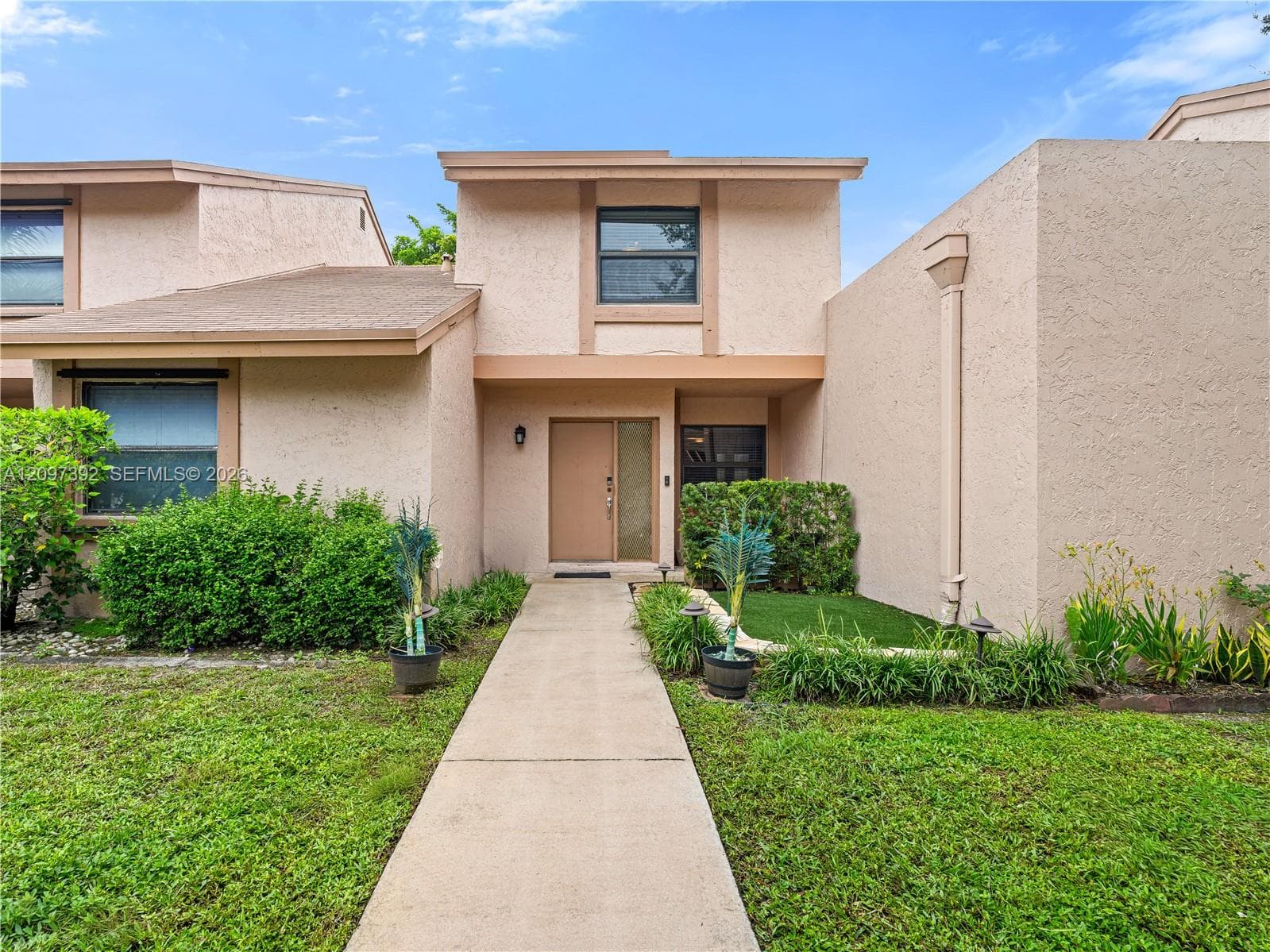 16 Chestnut Cir, Cooper City FL 33026 - Cooper City, FL - Photo 1