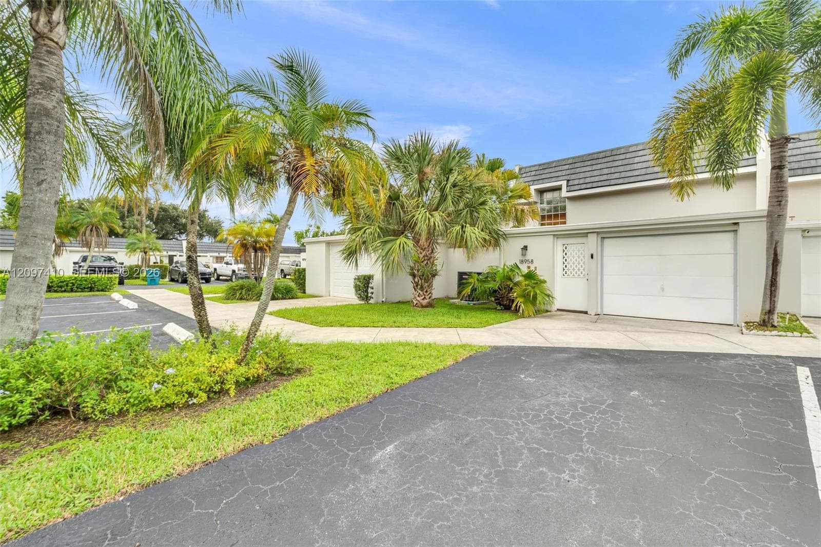 18958 Bobolink Dr, Hialeah FL 33015 - Hialeah, FL - Photo 1