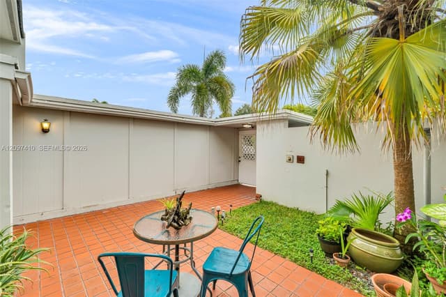 18958 Bobolink Dr, Hialeah FL 33015 - Hialeah, FL - Photo 5