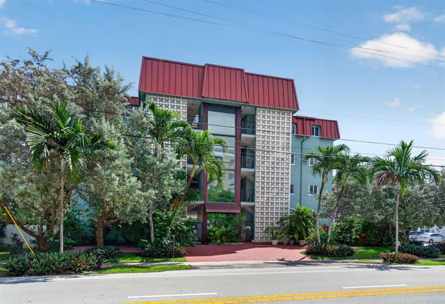 180 SE 20th Avenue # 403, Deerfield Beach FL 33441 - Deerfield Beach, FL - Photo 2