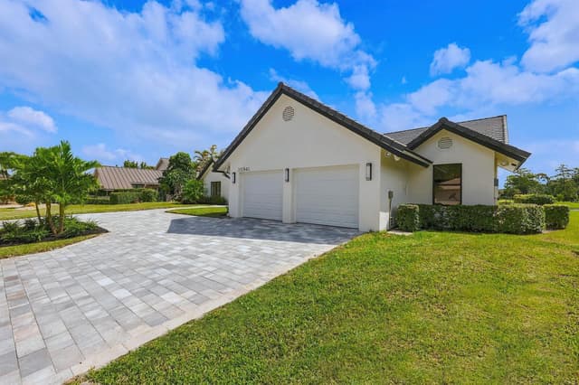 10941 BOCA WOODS Lane, Boca Raton FL 33428 - Boca Raton, FL - Photo 2