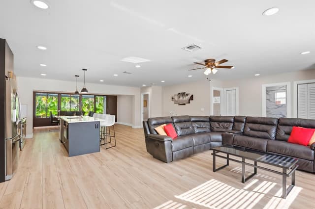 6880 KINGSTON Drive, Lake Worth FL 33462 - Lake Worth, FL - Photo 2