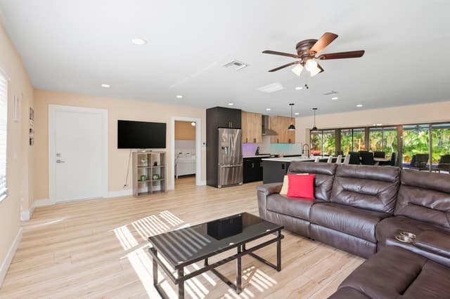 6880 KINGSTON Drive, Lake Worth FL 33462 - Lake Worth, FL - Photo 3
