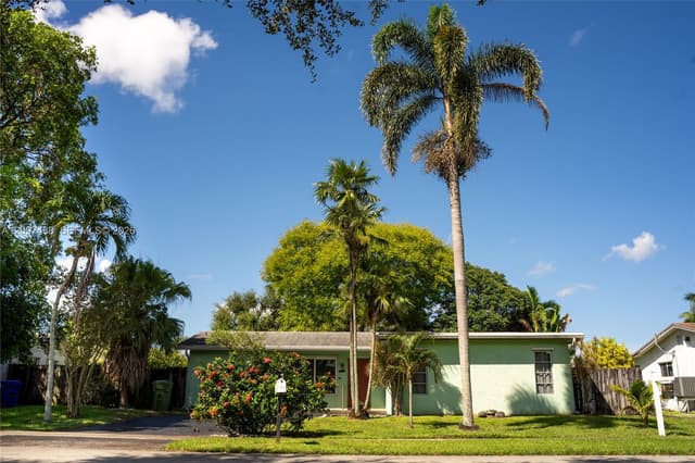 1010 NW 93rd Ter, Pembroke Pines FL 33024 - Pembroke Pines, FL - Photo 2