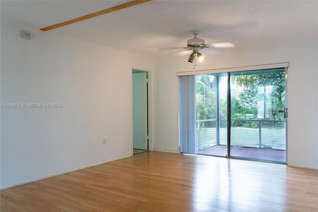 1010 NW 93rd Ter, Pembroke Pines FL 33024 - Pembroke Pines, FL - Photo 7