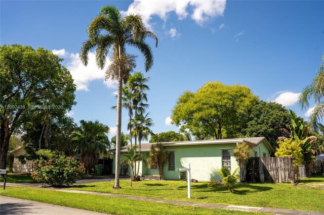 1010 NW 93rd Ter, Pembroke Pines FL 33024 - Pembroke Pines, FL - Photo 4