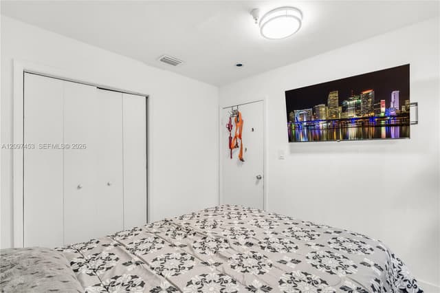 25 W 26th St, Hialeah FL 33010 - Hialeah, FL - Photo 7