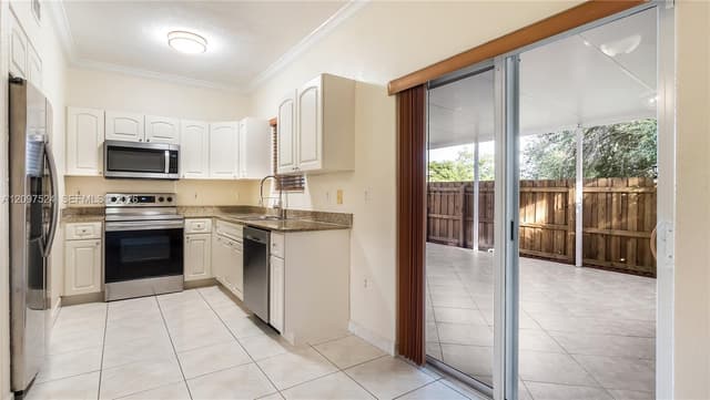 7230 NW 174 Ter # 104, Hialeah FL 33015 - Hialeah, FL - Photo 3
