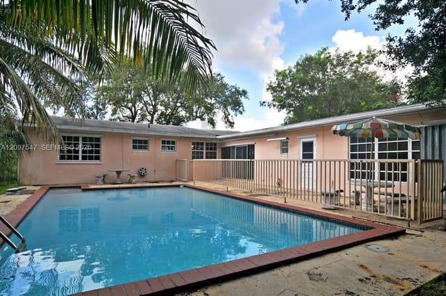 6851 Sunset Dr, South Miami FL 33143 - South Miami, FL - Photo 2