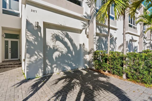 2477 NE 135TH Street, North Miami FL 33181 - North Miami, FL - Photo 2