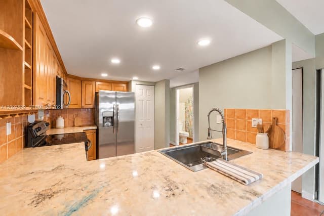 9187 Fontainebleau Blvd # 407, Miami FL 33172 - Miami, FL - Photo 6
