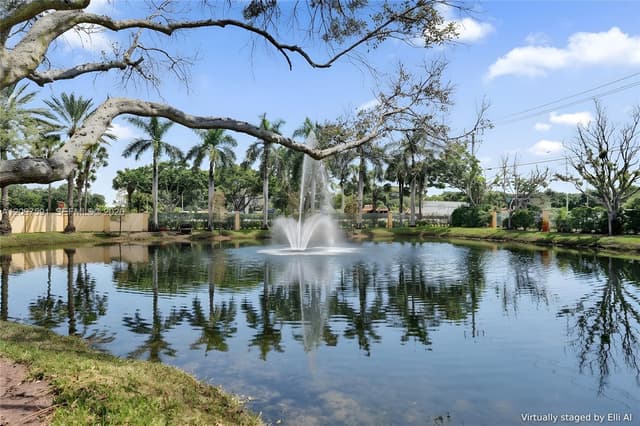 1210 Santa Catalina Ln, North Lauderdale FL 33068 - North Lauderdale, FL - Photo 2