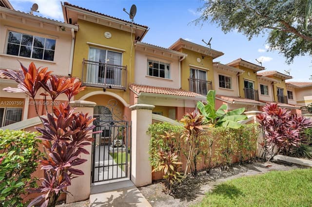 1210 Santa Catalina Ln, North Lauderdale FL 33068 - North Lauderdale, FL - Photo 3