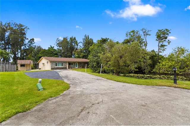 4801 SW 59th Ter, Davie FL 33314 - Davie, FL - Photo 2