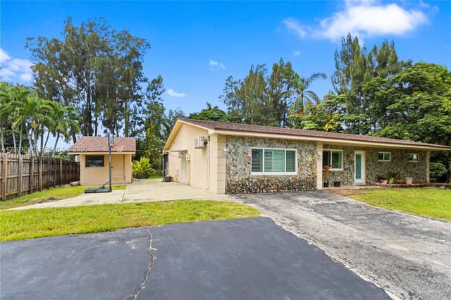 4801 SW 59th Ter, Davie FL 33314 - Davie, FL - Photo 3