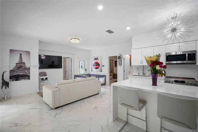 925 NE 4th St, Hallandale Beach FL 33009 - Hallandale Beach, FL - Photo 2