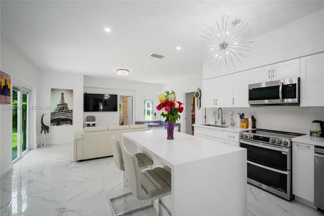925 NE 4th St, Hallandale Beach FL 33009 - Hallandale Beach, FL - Photo 6