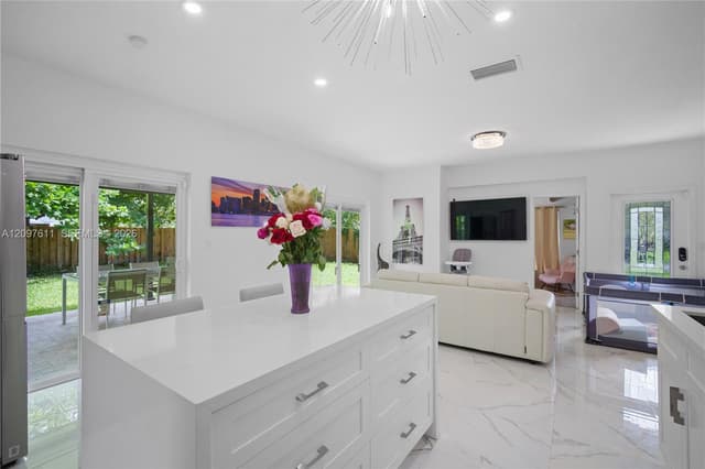 925 NE 4th St, Hallandale Beach FL 33009 - Hallandale Beach, FL - Photo 7