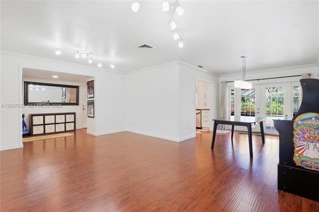 16500 E Stonehaven Rd, Miami Lakes FL 33014 - Miami Lakes, FL - Photo 4