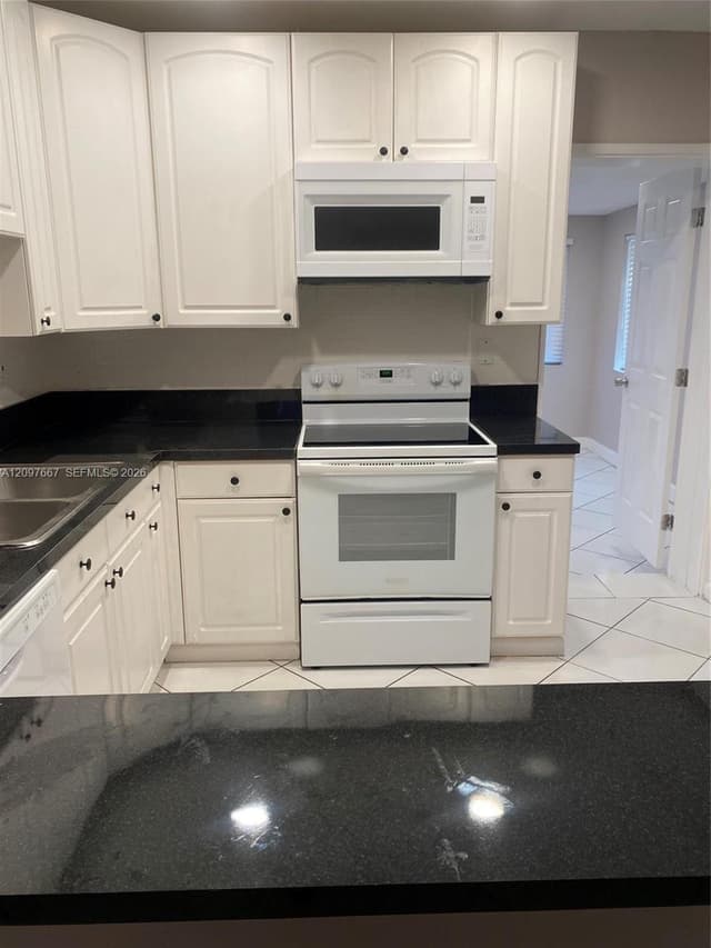 6152 SW 2nd St, Margate FL 33068 - Margate, FL - Photo 2