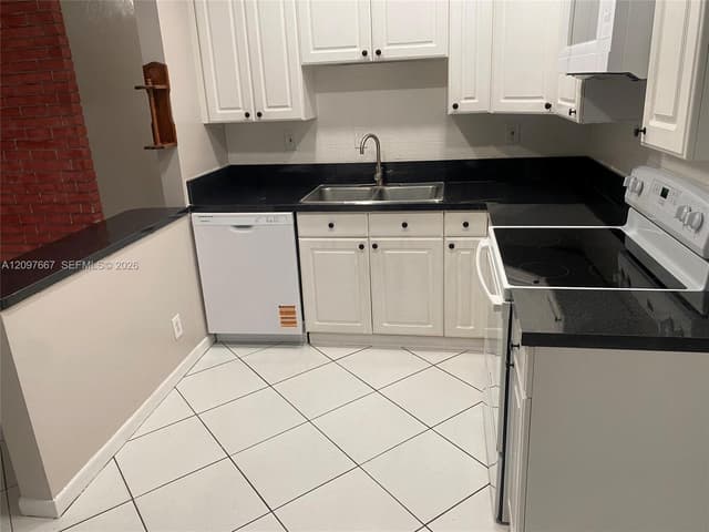 6152 SW 2nd St, Margate FL 33068 - Margate, FL - Photo 6