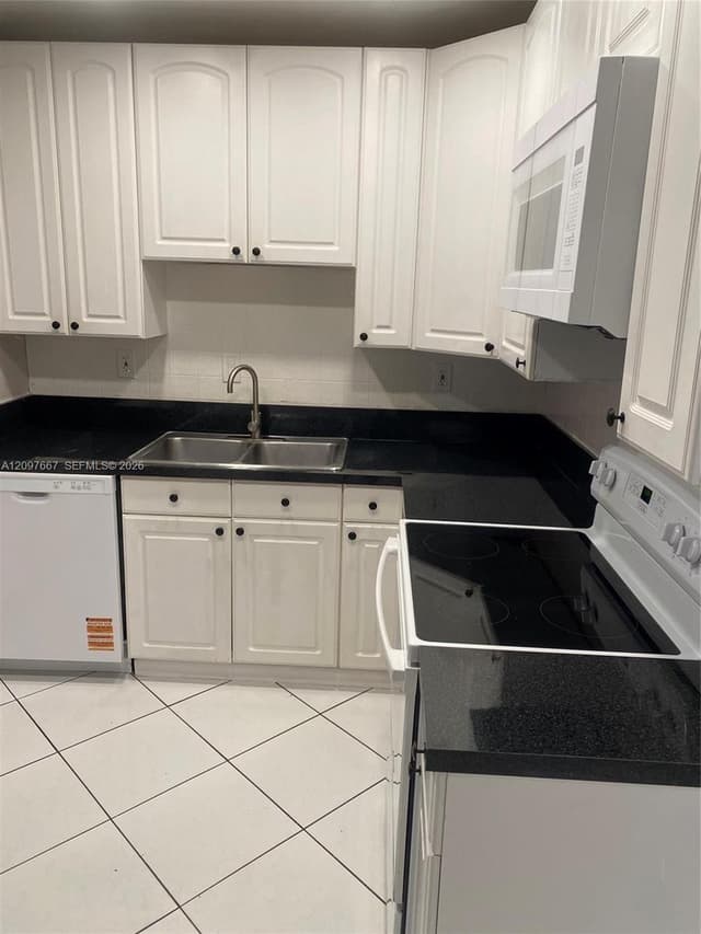 6152 SW 2nd St, Margate FL 33068 - Margate, FL - Photo 3