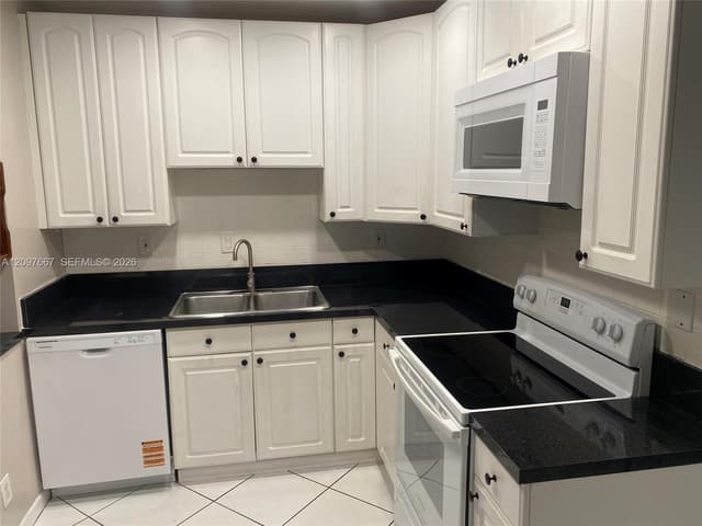 6152 SW 2nd St, Margate FL 33068 - Margate, FL - Photo 5