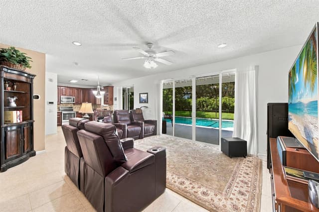 1985 Landing Way, Weston FL 33326 - Weston, FL - Photo 4