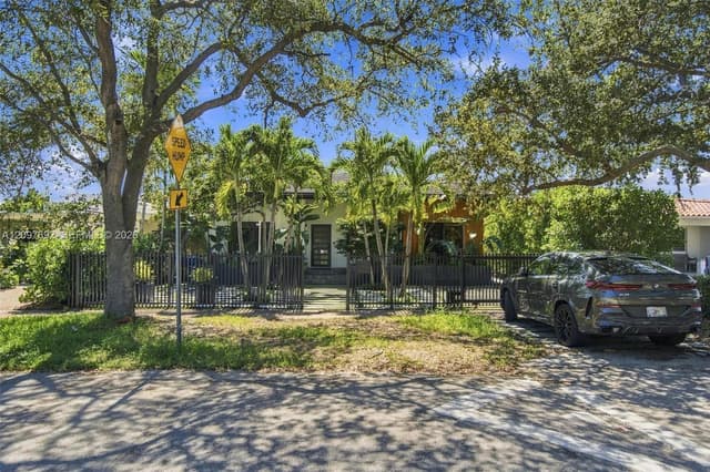 600 W 51st St, Miami Beach FL 33140 - Miami Beach, FL - Photo 3