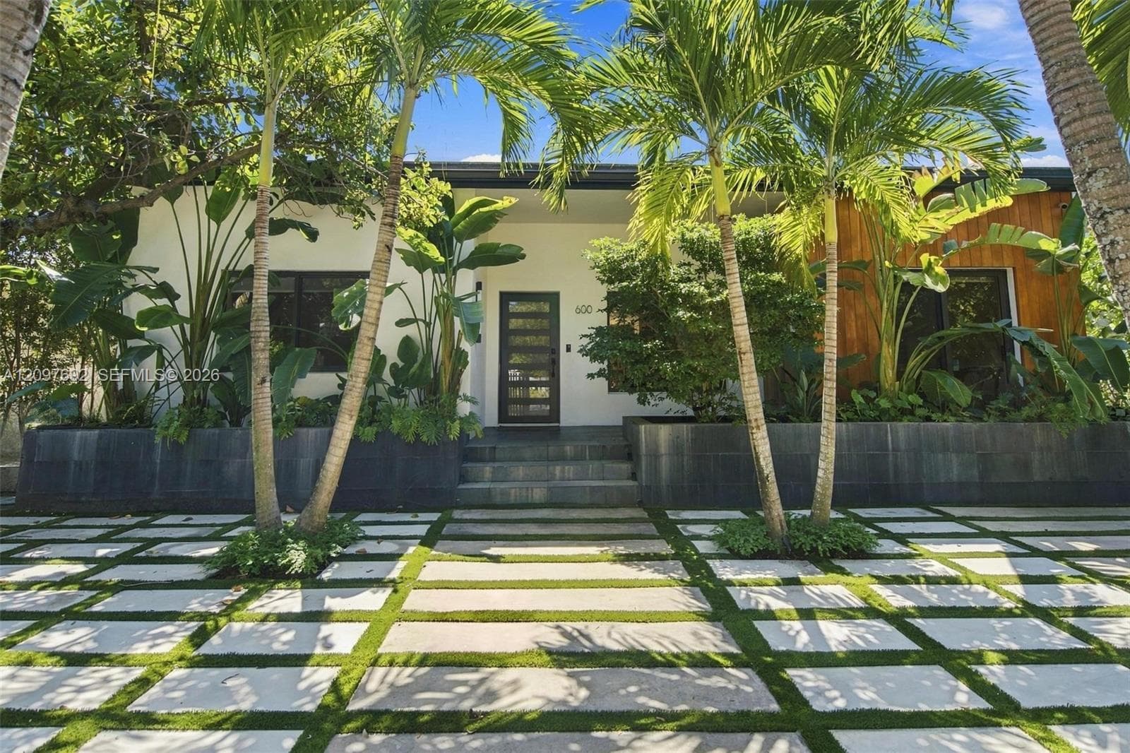 600 W 51st St, Miami Beach FL 33140 - Miami Beach, FL - Photo 1