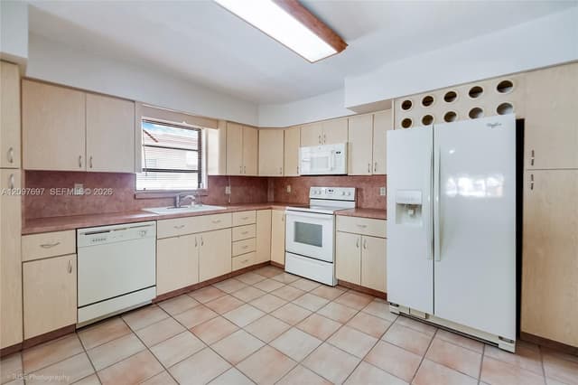 1321 W 2nd Ave, Hialeah FL 33010 - Hialeah, FL - Photo 7