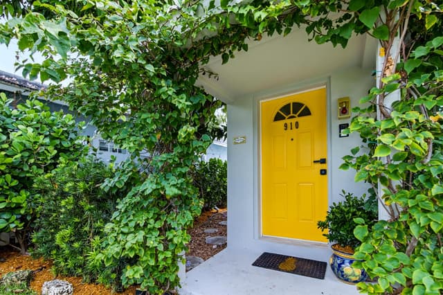 910 N M Street, FL 33460 - Photo 5