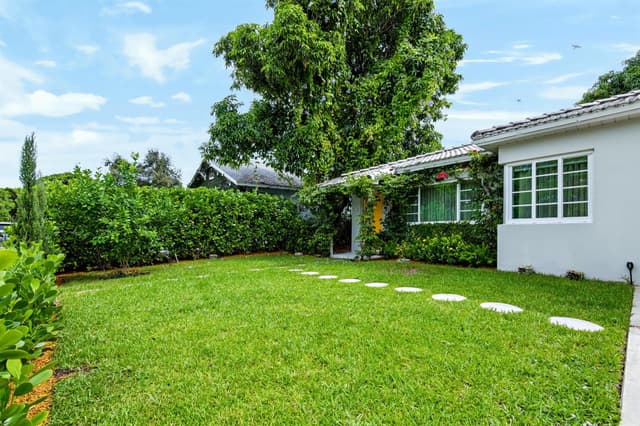 910 N M Street, FL 33460 - Photo 4