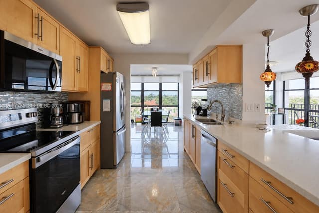 1000 Parkview Dr # 610, Hallandale Beach FL 33009 - Hallandale Beach, FL - Photo 6