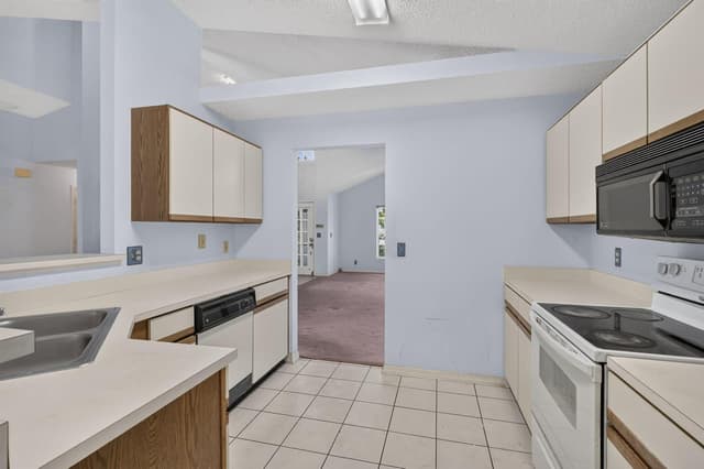 117 HAMMOCKS Court, FL 33413 - Photo 6