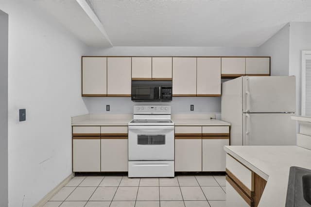 117 HAMMOCKS Court, FL 33413 - Photo 7