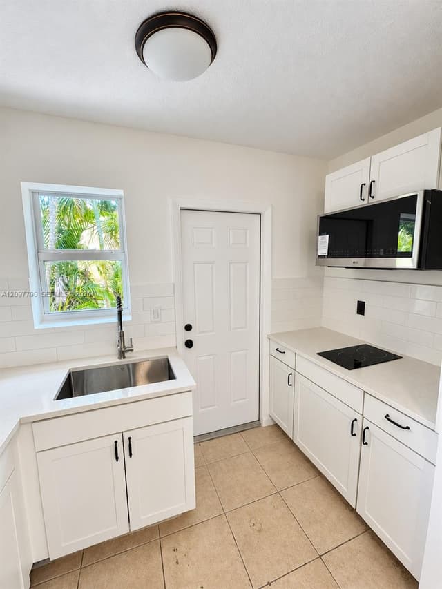 1521 NW 5th Ave, Fort Lauderdale FL 33311 - Fort Lauderdale, FL - Photo 7