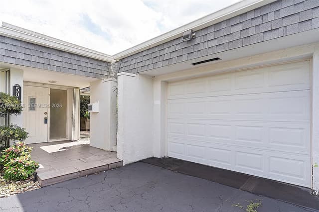 5010 Banyan Ln, Tamarac FL 33319 - Tamarac, FL - Photo 2
