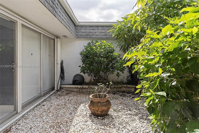 5010 Banyan Ln, Tamarac FL 33319 - Tamarac, FL - Photo 4