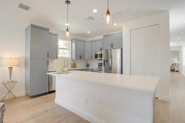 431 S F Street, FL 33460 - Photo 7
