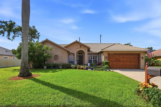 4788 Cypress Drive S, Boynton Beach FL 33436 - Boynton Beach, FL - Photo 2