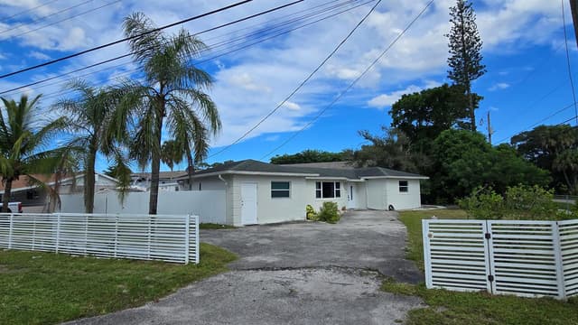 268 Holly Drive, West Palm Beach FL 33415 - West Palm Beach, FL - Photo 6