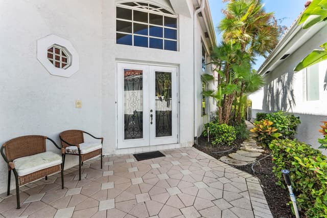 125 Windward Drive, Palm Beach Gardens FL 33418 - Palm Beach Gardens, FL - Photo 2