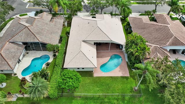 2649 Miller Ct, Weston FL 33332 - Weston, FL - Photo 3